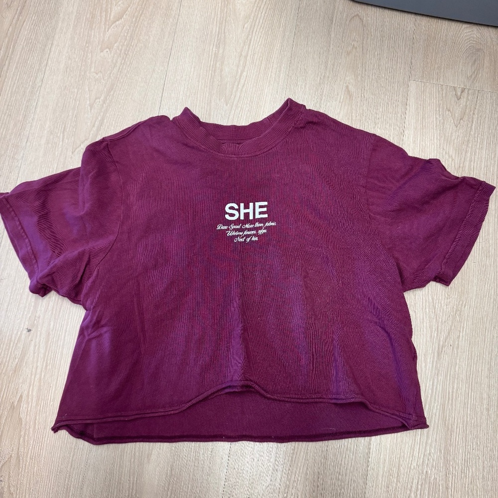 Maroon darc sport crop